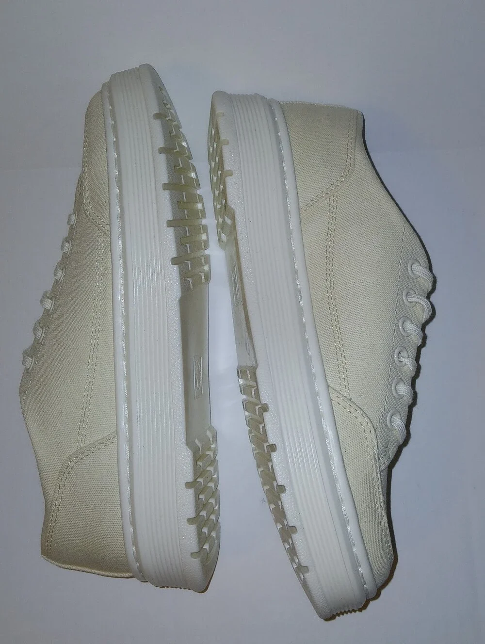 Dr Martens Softwair Brookline 6 Eye Low Top Sneakers Cream Canvas Unisex W 8/ M7